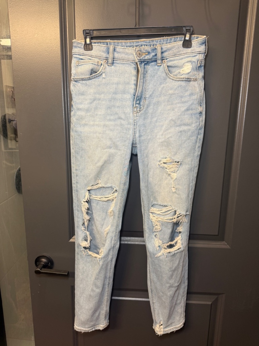 American Eagle Distressed Mom Jeans Size 2 Short